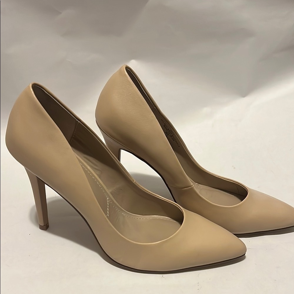 Elegant Beige Women's pumps